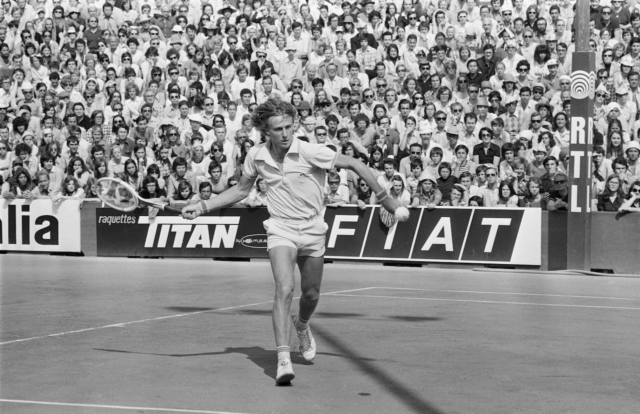勞力士代言人兼六次羅蘭‧加洛斯法國網球公開賽（ROLAND-GARROS）冠軍得主比約‧柏格（BJÖRN BORG）在1974年賽事中的精彩瞬間，今年是其在錦標賽中首度獲得大滿貫（GRAND SLAM®）冠軍